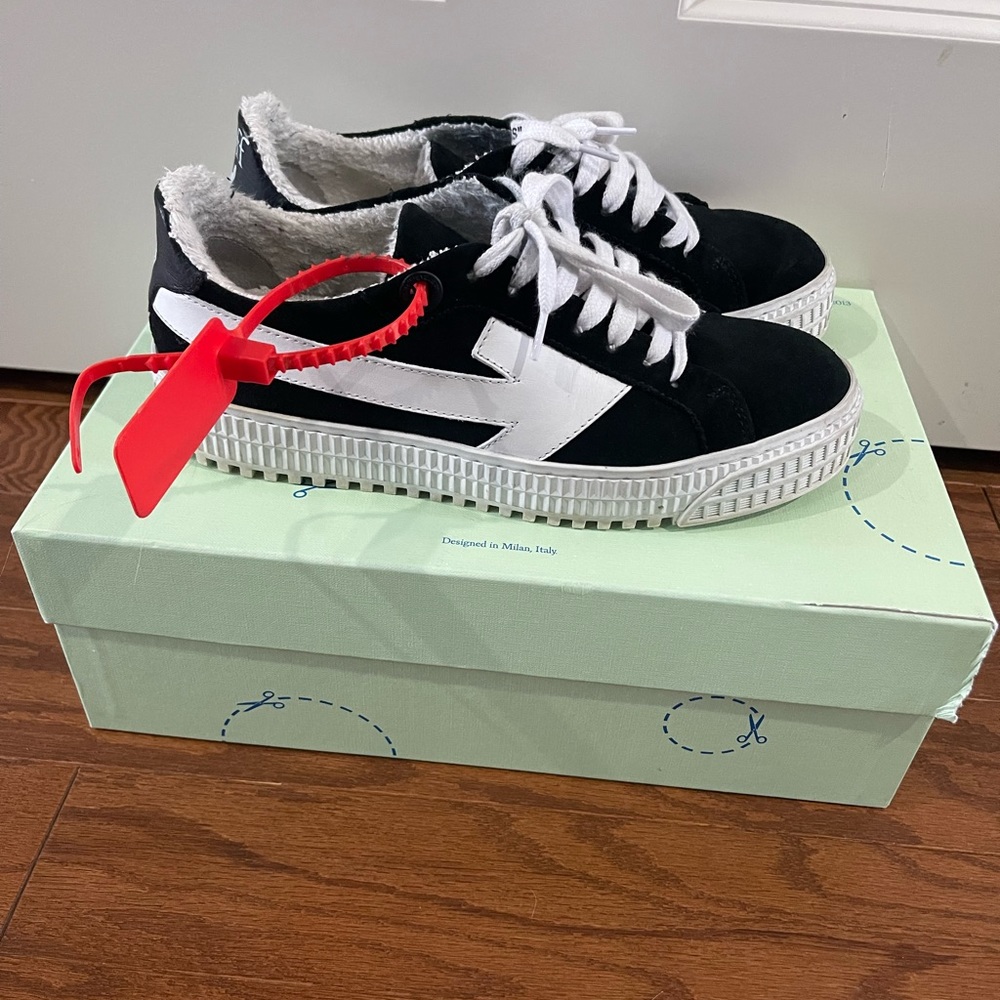 Authentic Off-White arrow sneakers